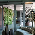 Columbus Urban 5*