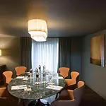 Columbus Urban 5*